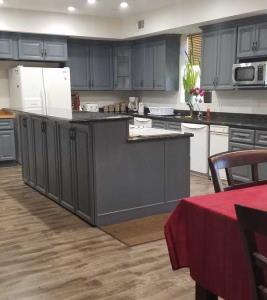 link to a large kitchen set